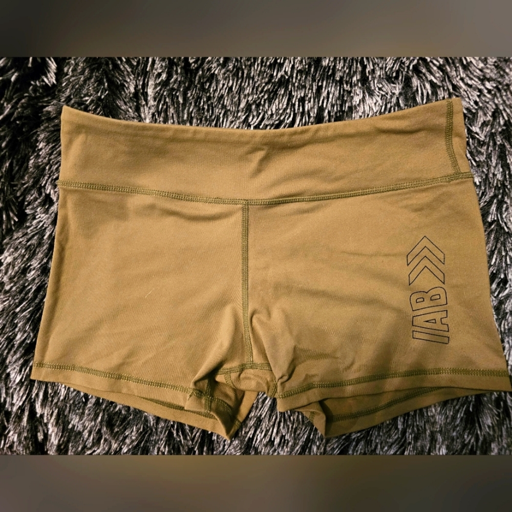 IAB Short Army Green Size Medium